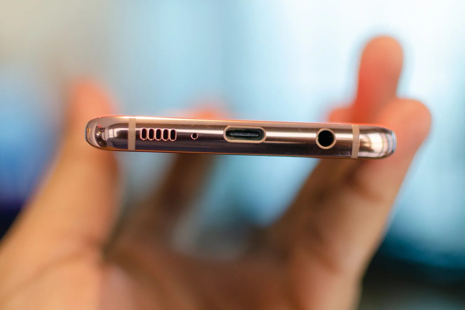 Почему нет разъема для наушников. Galaxy s10 разъем. samsung galaxy s20 разъем для наушников. samsung s10 разъем. samsung galaxy s10 наушники разъемы.