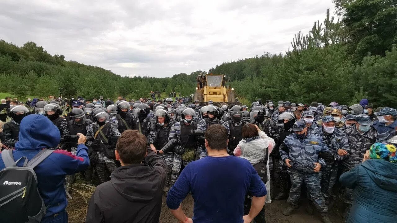 В башкирии люди вышли на митинг. Башкирия гора куштау протесты. гора в башкирии куштау. шихан куштау протесты. защита горы куштау башкирии.