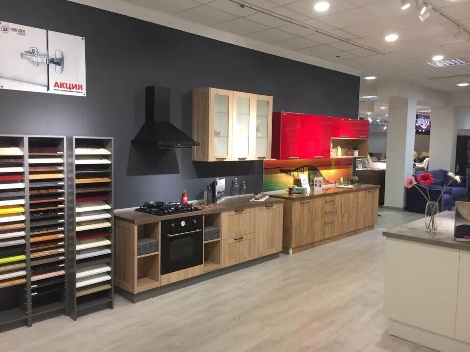 Store kitchen. Салон кухни Вардек. Кухня Ritz Giulia Novars. Кухни Вардек Краснодар. Кухонный салон.