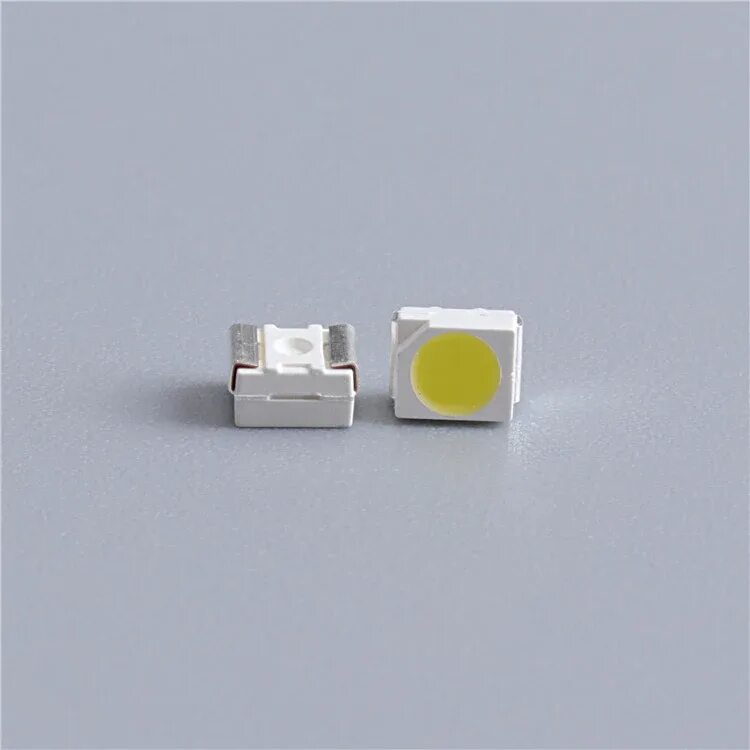 Белый smd компонент. Smd конденсаторы белого цвета. Светодиод smd 0401. 0805 smd конденсатор. 6651 смд светодиод.