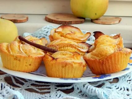 Шарлотка с яблоками в формочках