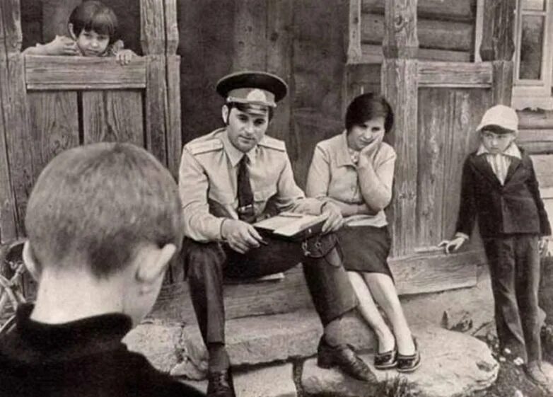 Рассказ мама и хулиган. Хулиган и девушка. Прости мама я хулиган. В богатстве без тебя я буду беден. Брат за брата мем.