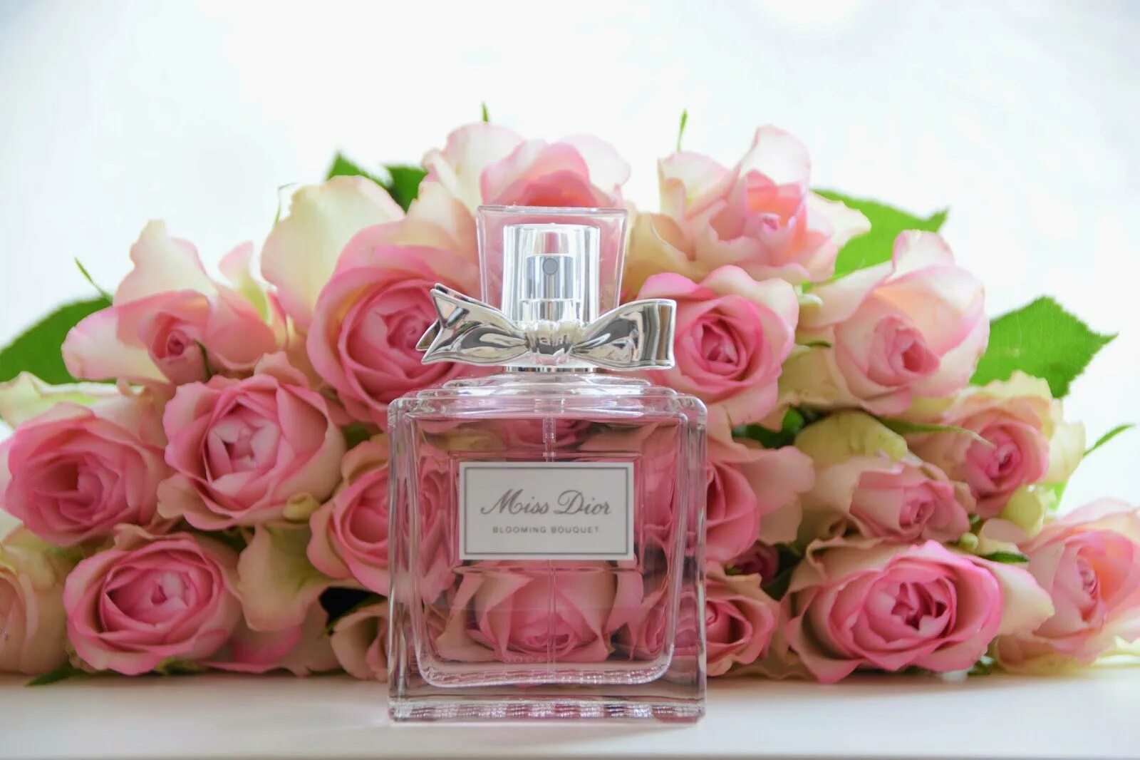 Miss Dior Rose Essence Dior. Духи и цветы. Диор цветочный.