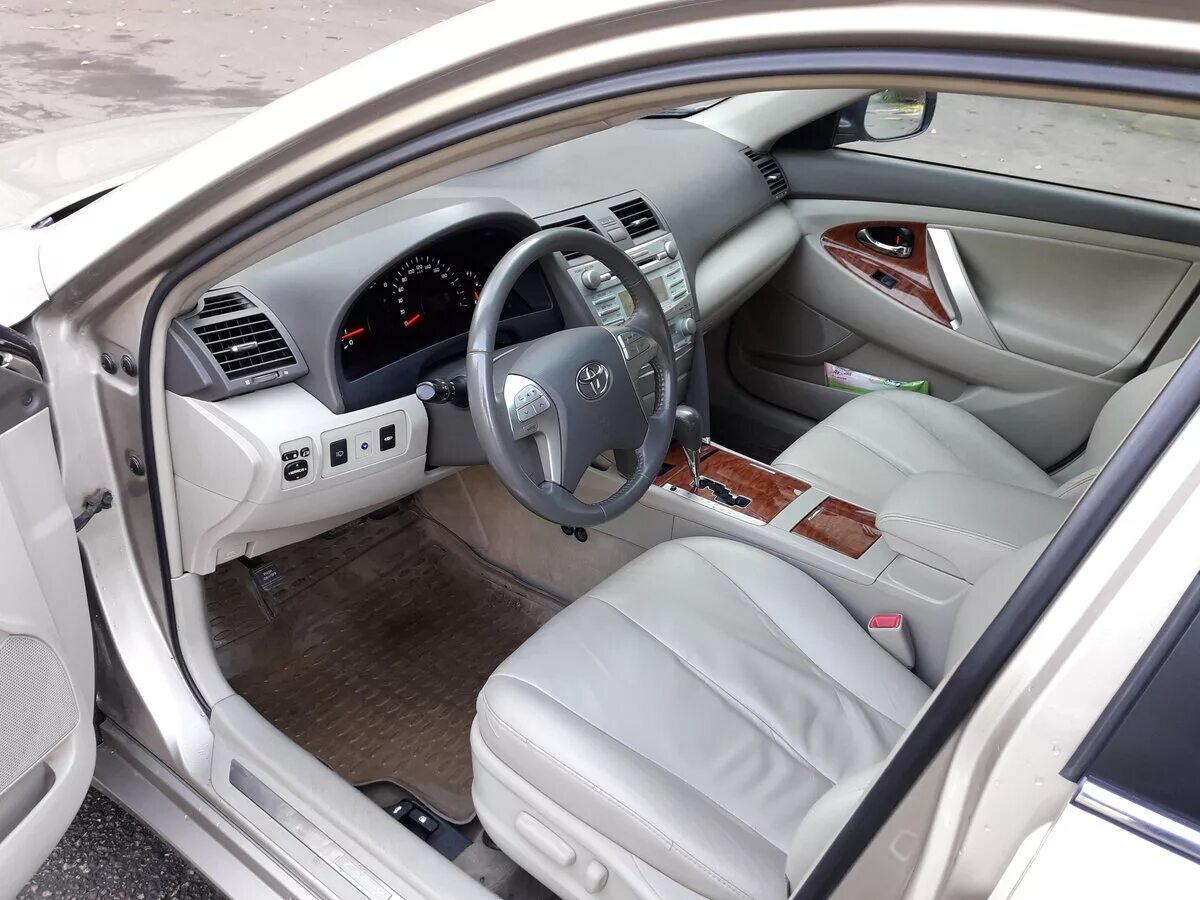 Купить тойоту камри салон. Тойота Камри 40 салон белый. Toyota Camry xv40 Interior. Камри 40 салон белый салон. Toyota Camry xv40 салон.