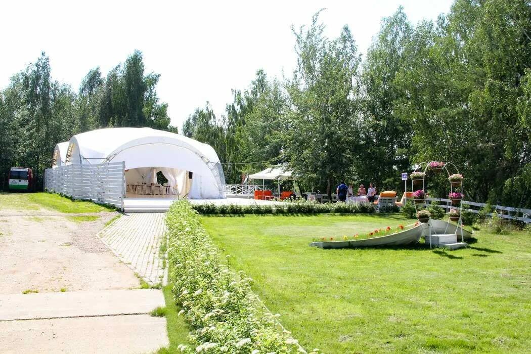 Светлое место шатер. Светлое место мытищи. Шатры атмосфера. Пирград пирогово жостово шатер. Шатер горки холидей мытищи.