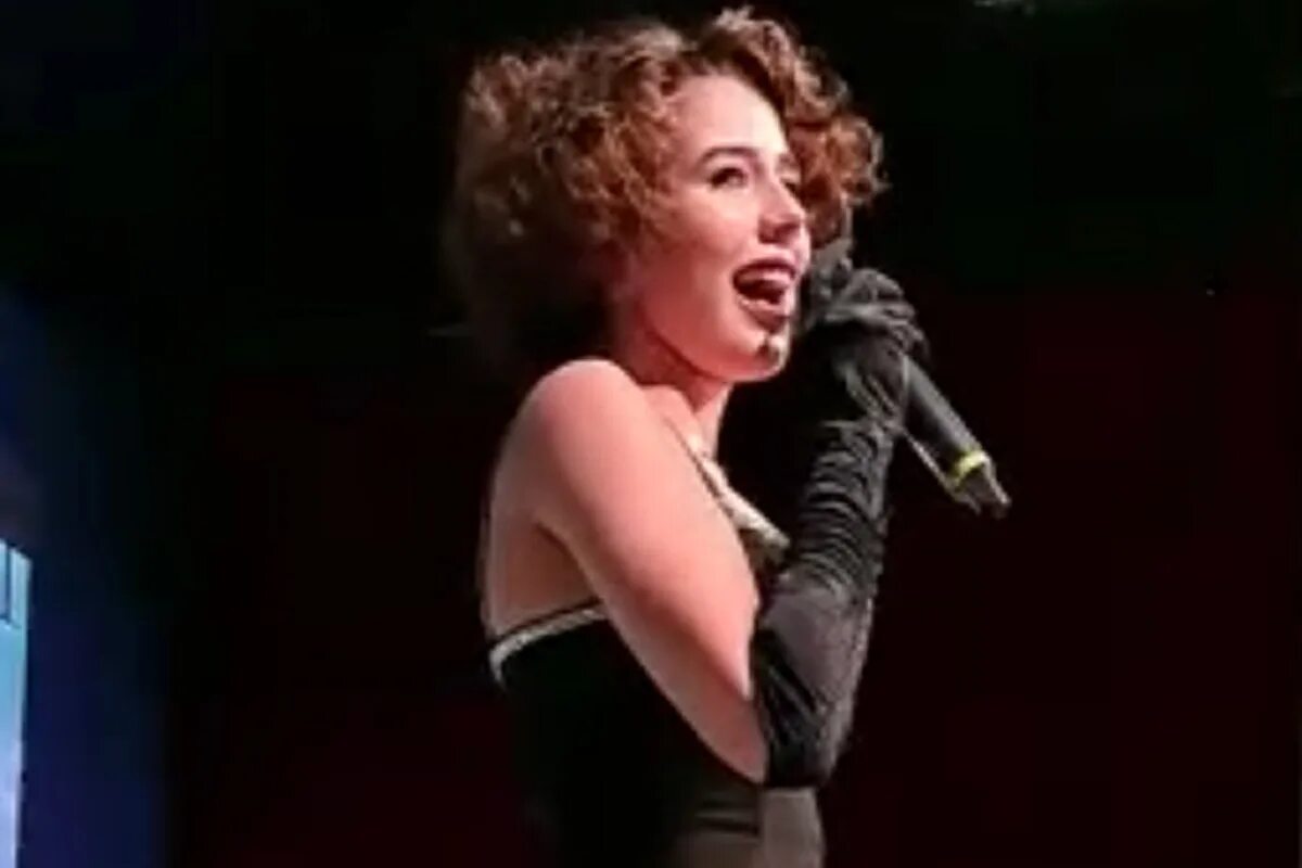 Началова уитни. Началова уитни. Началова уитни. Спела на голове на конкурсе. Началова уитни.