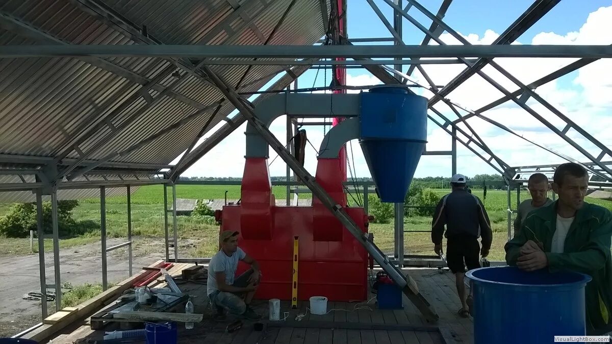 Бункер зав 40. Зерноочистительный комплекс луговое заброшенный. Тер зав. Центробежно-пневматический сепаратор зав-40. Бункер зав 40.