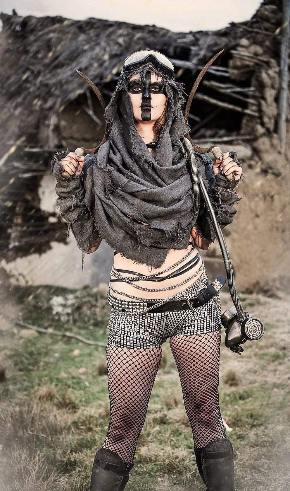 Костюм постапокалипсис. Larp постапокалипсис. Стимпанк апокалипсис. Где в моде апокалипсис. Милла йовович в пустыне обитель зла.