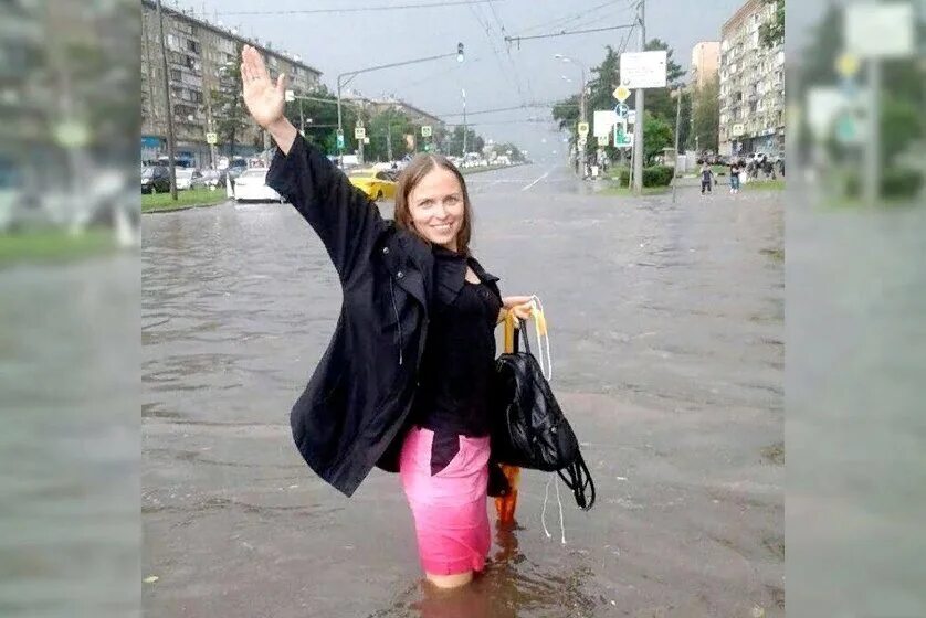 Ливень в Москве сегодня. Москву залило дождем. Ведущая здесь и сейчас дождь. Алиса сегодня будет дождь.