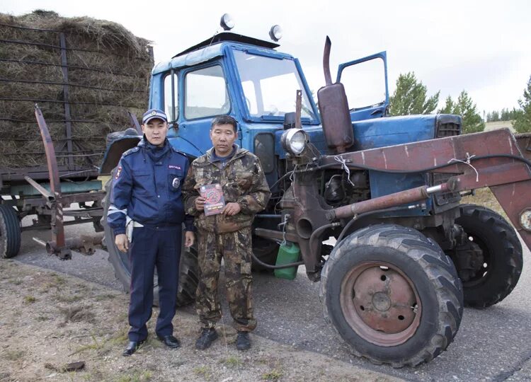 Дром иркутской области сельхозтехника. Трактор МТЗ 80=82 Бурятия Улан-Удэ. Водитель сельхозтехники. Сельхозтехника в Бурятии. Сельскохозяйственная техника в Республике Бурятия.