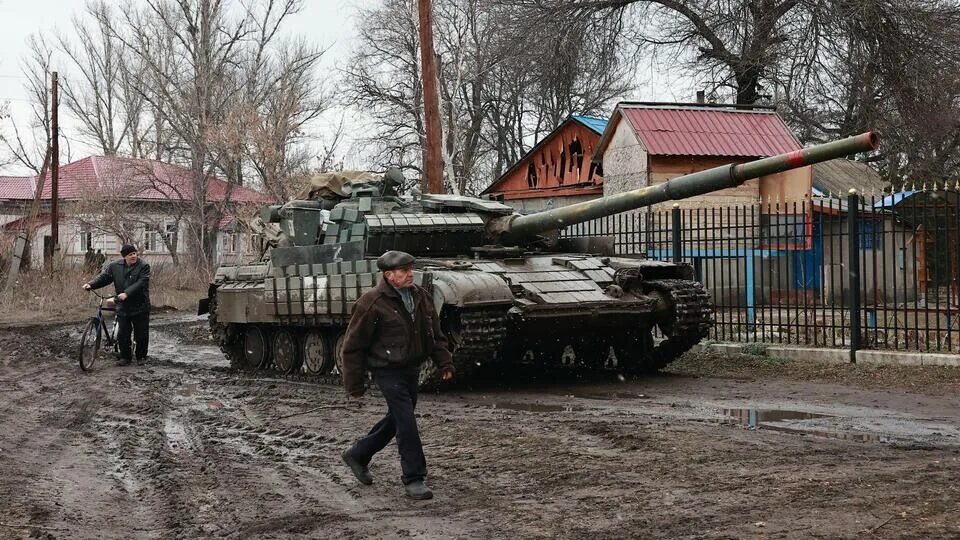 Операция будет продолжена. Трехизбенка танк. V на военной технике. Большая Военная техника. Луганская народная милиция.