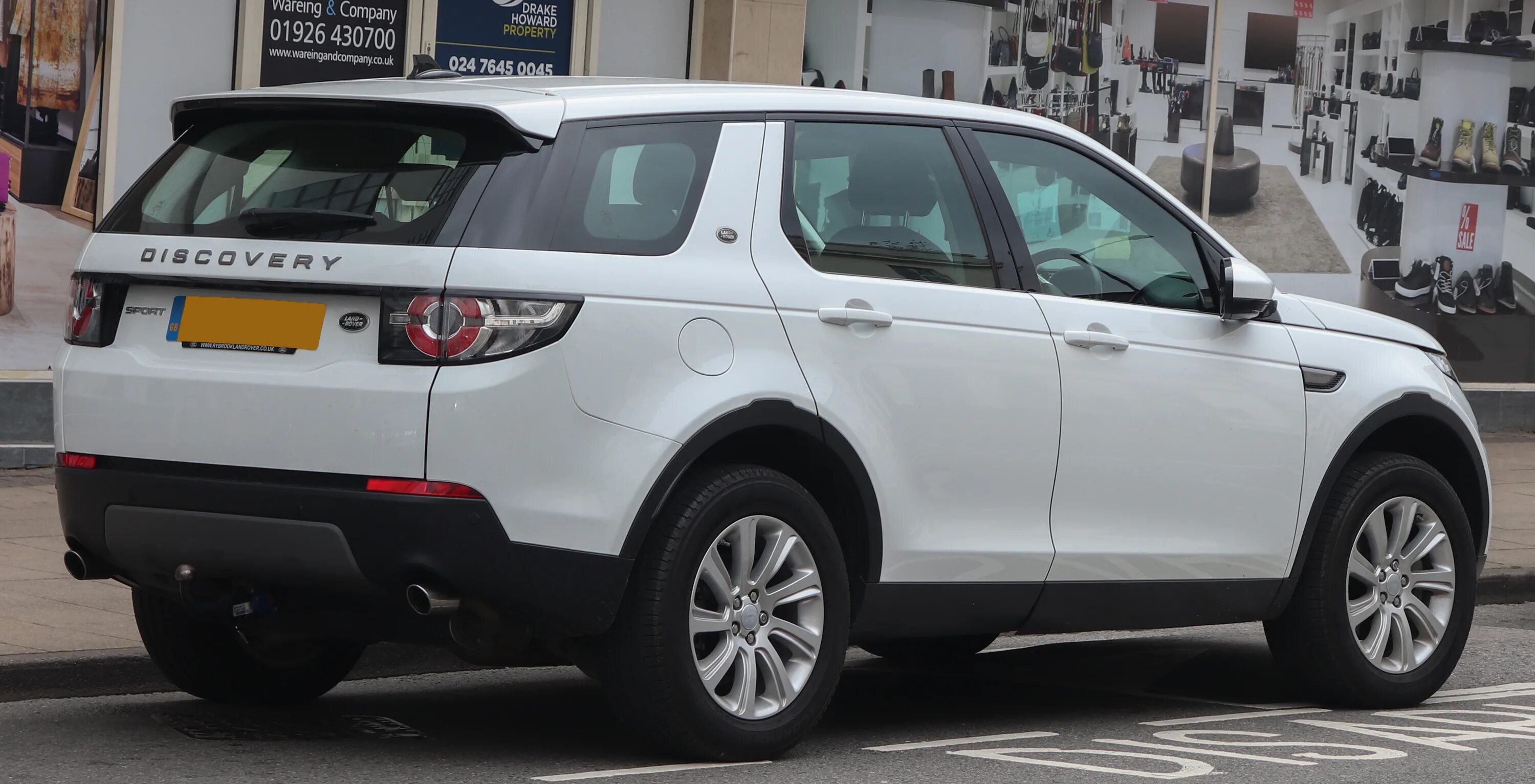 Land rover дискавери спорт. Roof bars installation guide discovery sport. Дискавери спорт l550. Ленд ровер дискавери спорт 2015. Land rover discovery sport 2018.