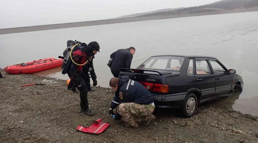 Утопление автомобиля. Утопленные машины с людьми.