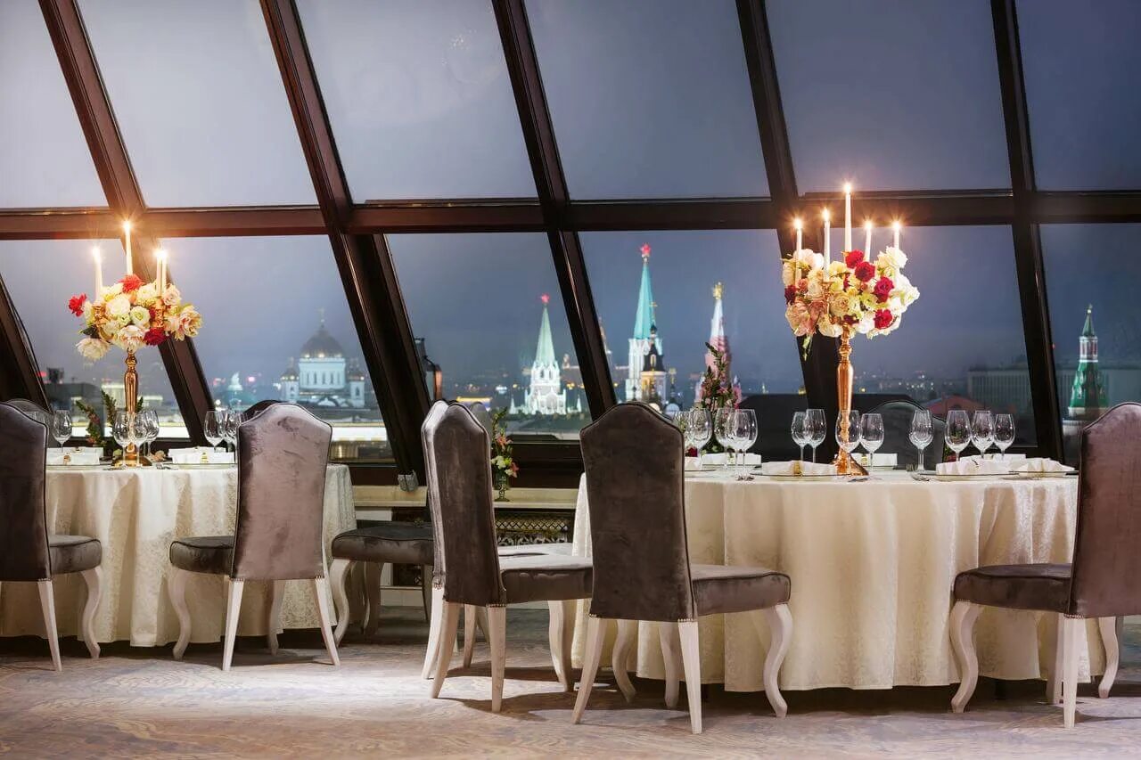 The st regis 5. Гостиница St Regis Москва Никольская. Ресторан St Regis Москва Никольская. Никольская 12 отель St.Regis. Сент Реджис Никольская.