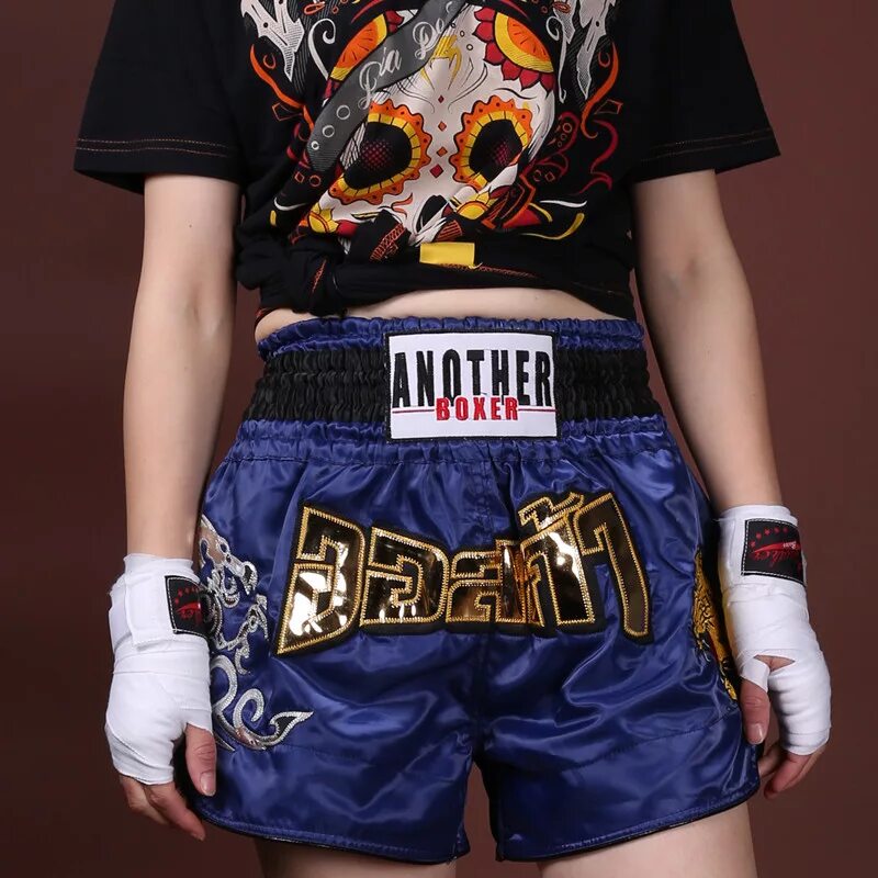 Кикбоксинг одежда. Шорты для тайского бокса женские. Боксерские шорты женские тайские. Трусы для тайского бокса женские. Штаны Муай Тай.