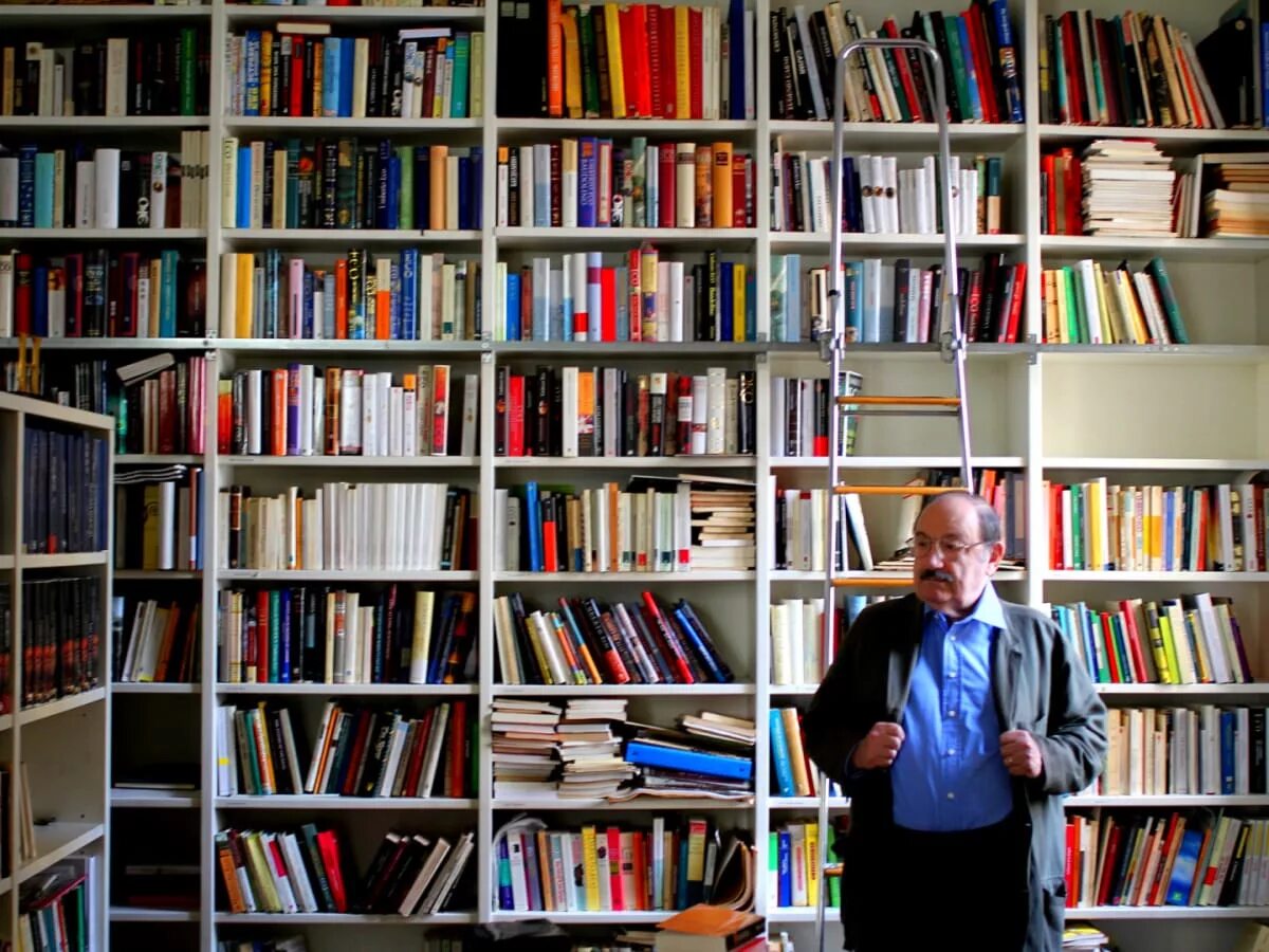 Books he. Библиотека умберто эко в милане. Books he. Библия книга. Books he.
