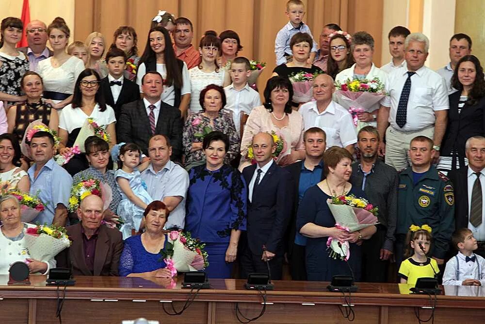 Многодетная семья в Липецкой области. Многодетная семья Липецк. Липецк администрация награждение.