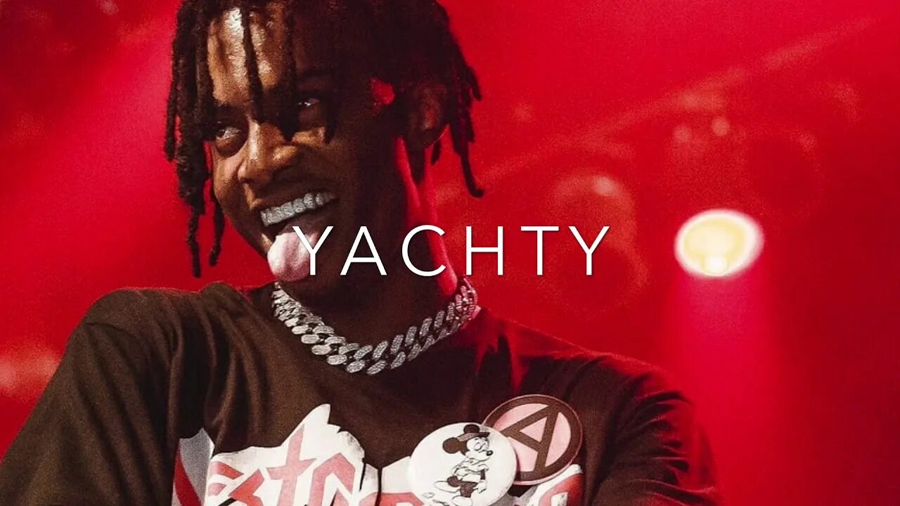 Playboi Carti лысый. Рэпер на Красном фоне. Вампир рэпер. Playboi Carti в 2020 с красными волосами. Плейбой карт песни