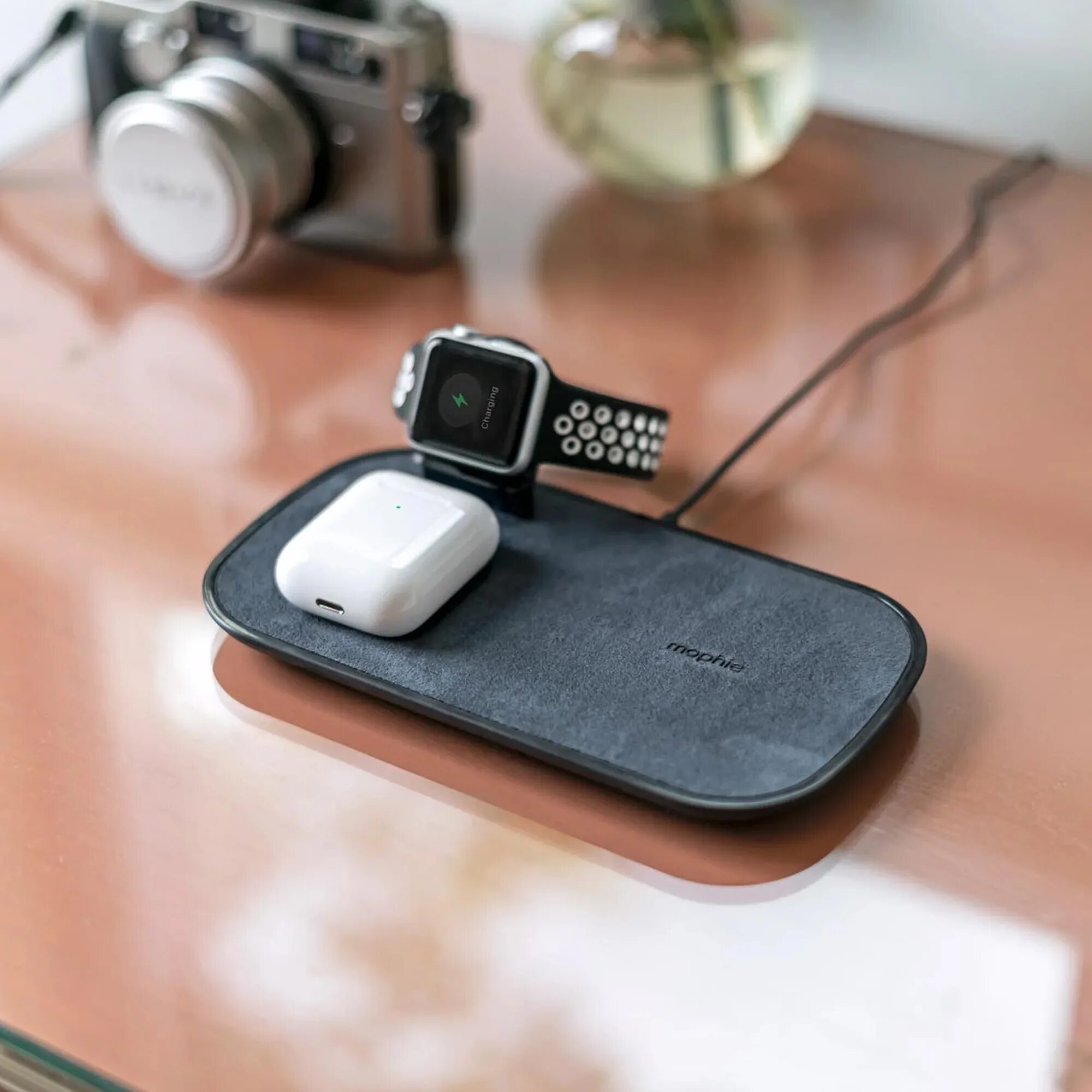 Airpods 3 беспроводная зарядка. Mophie 3-in-1 для беспроводной зарядки. Беспроводная зарядка наушник. Зарядка Qi для наушников. Беспроводная зарядка на наушники AIRPODS.