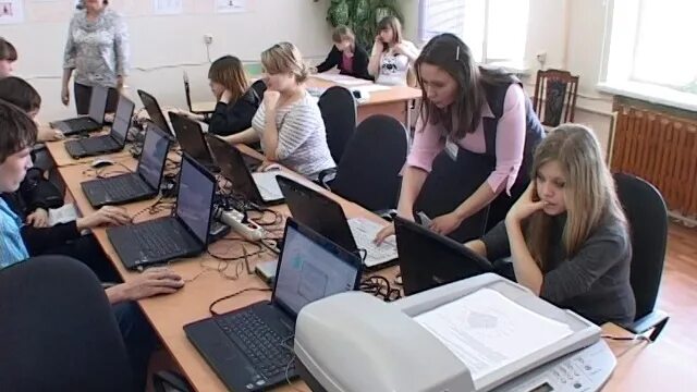 Журналистский институт москва. Где можно учиться в москве. Школа журналистики имени владимира мезенцева. Имо кфу здание. Стажёрство.