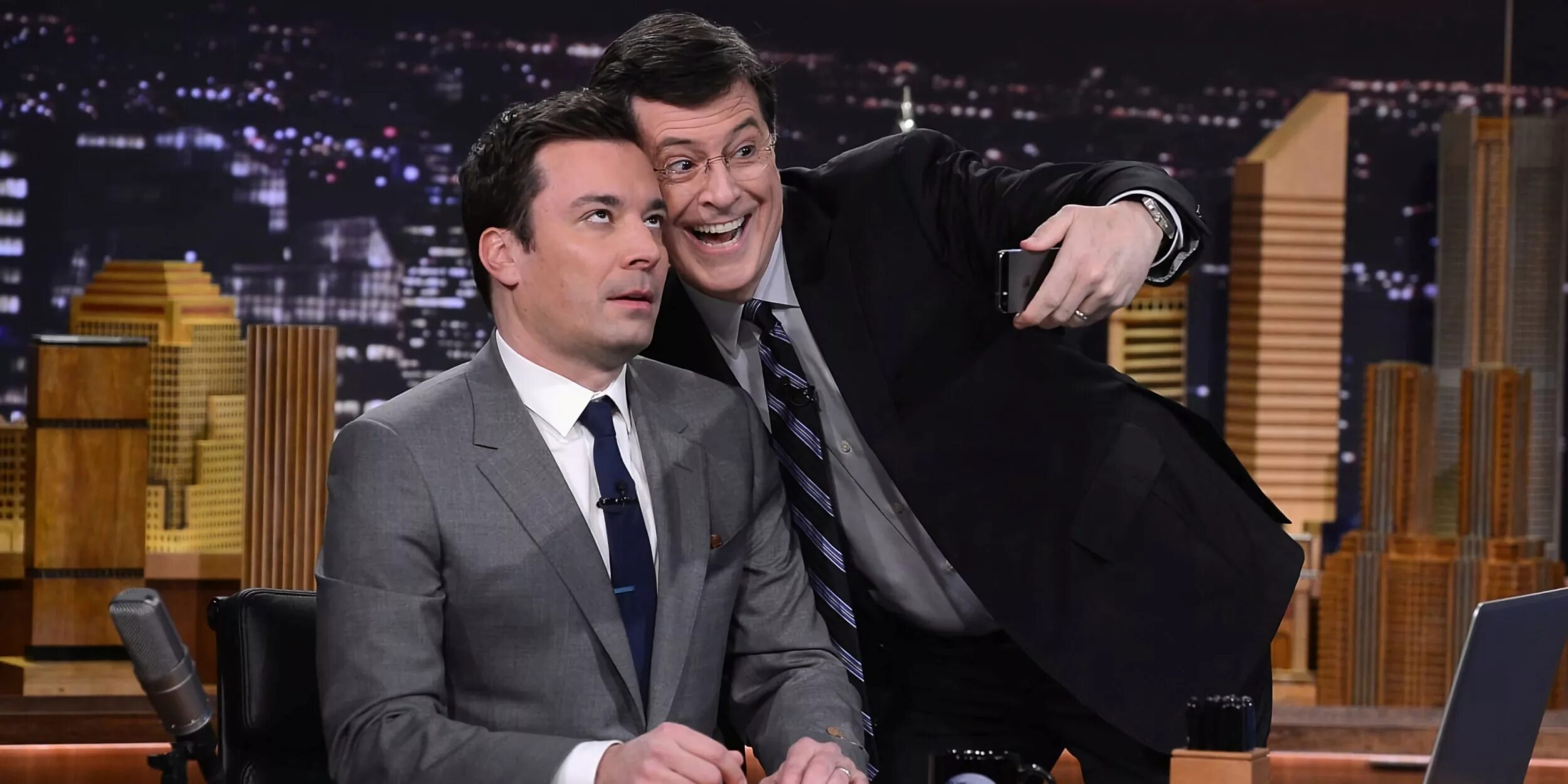 Джимми фэллон сейчас. The late night show. Late night show harry. Late night show with jimmy fallon history. Late night show with jimmy fallon.