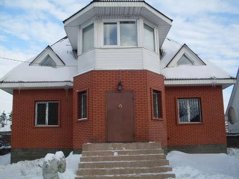 Загородные дома омск. Коттедж в омске. Коттедж чукреевка омск. Коттедж в омске. Коттеджи в городе омске.