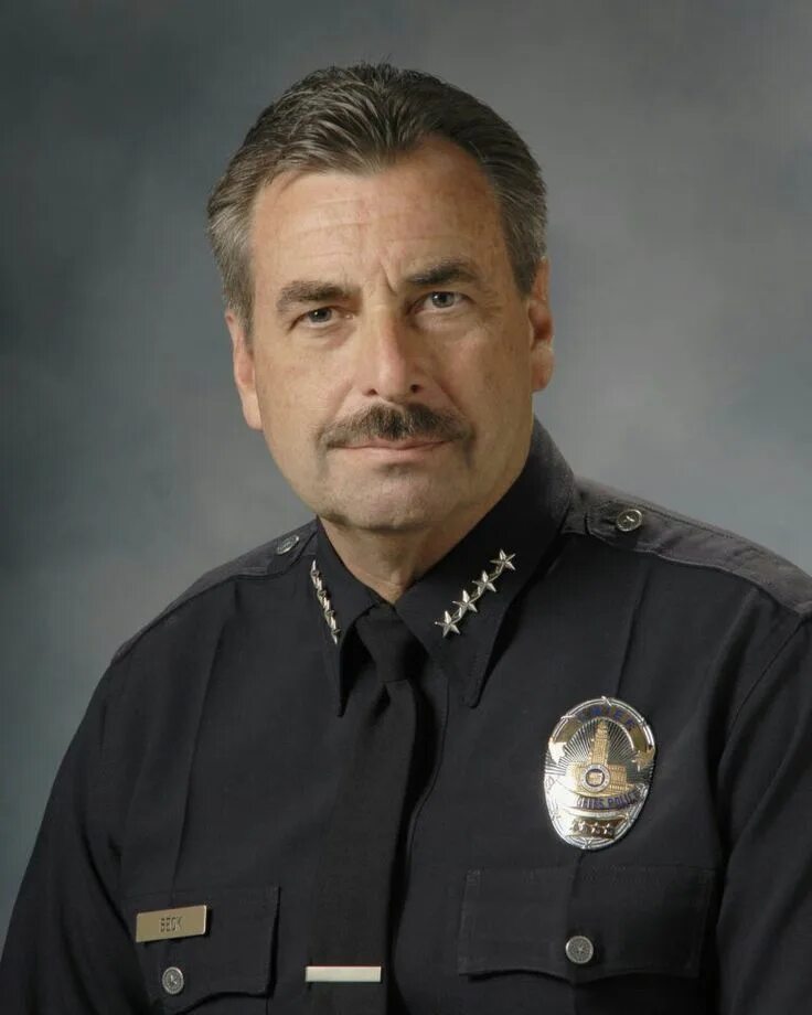 Шеф полиции сша. Charlie beck. Глава полиции сша. Шеф полиции лос анджелеса. Шеф lapd.