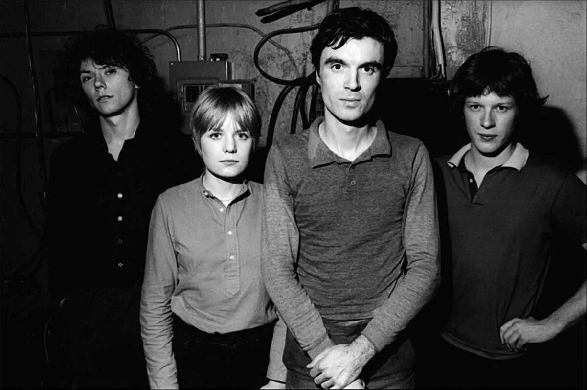Talk head. Группа talking heads. дэвид бирн токинг хедс. talking hand. talking heads 1977.