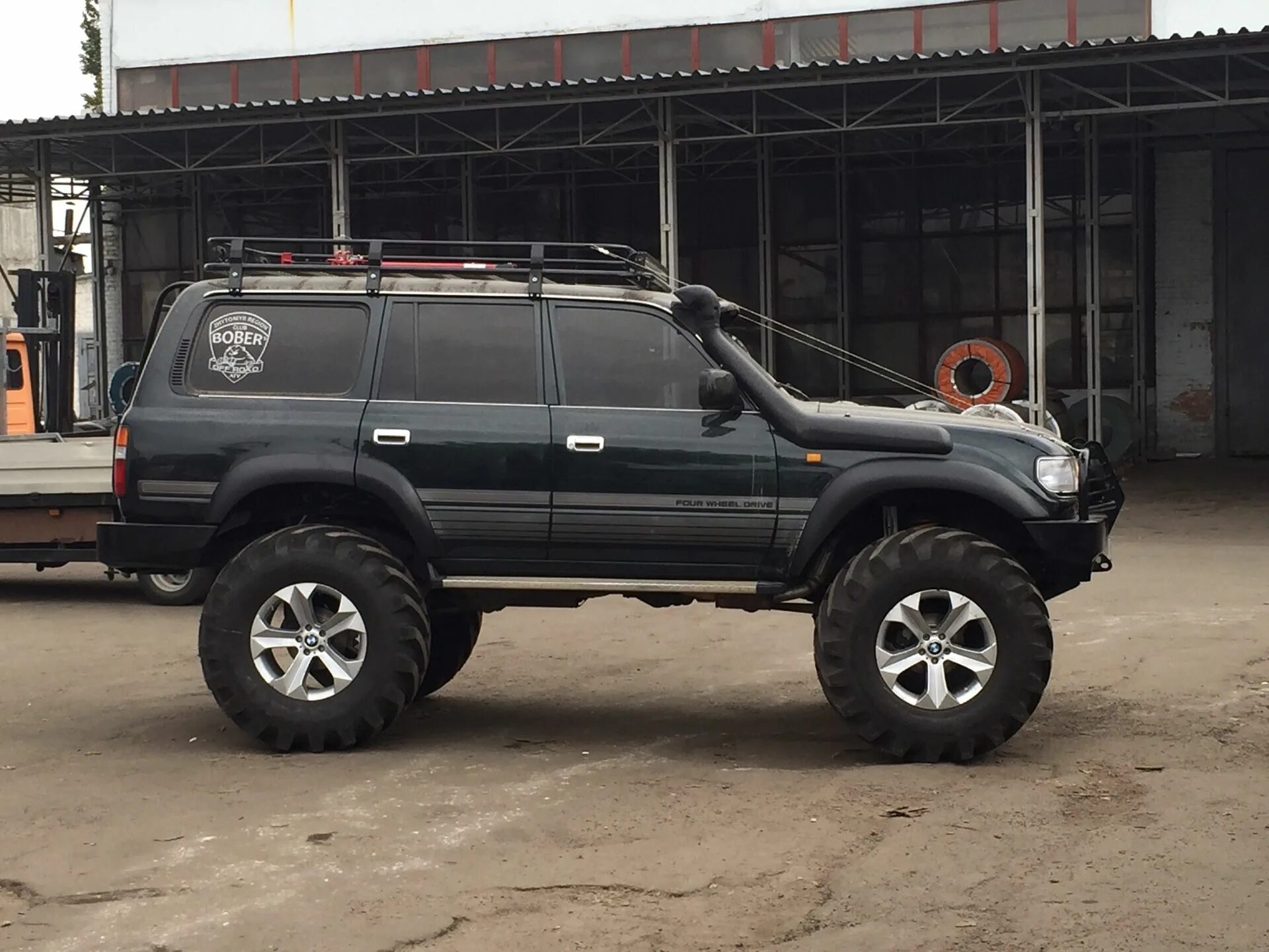 Ленд крузер 100 на мостах. Ленд крузер 80 на портальных мостах. toyota land cruiser 105. toyota land cruiser 80 на портальных мостах. тойота ленд крузер 105 на мостах лапландер.