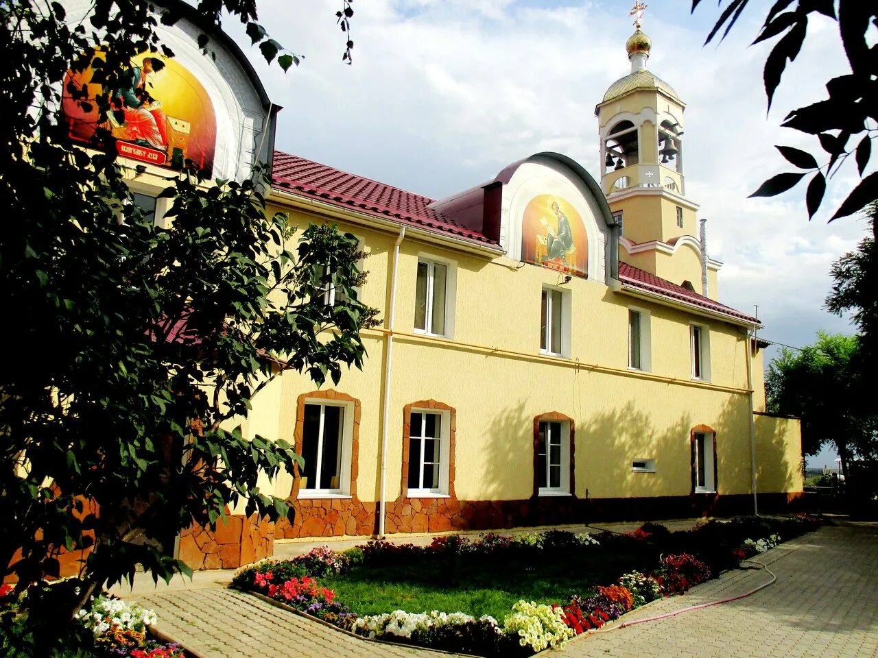 храм патриарха тихона волжский. патриарх тихон храм. храм патриарха тихона волжский фото. храм тихона волжский. волжский волгоградской.