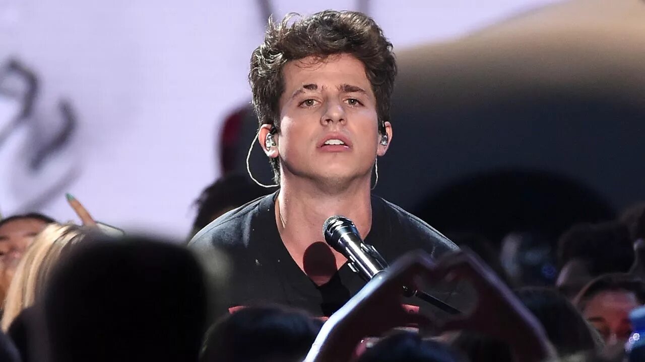 Charlie puth how. Charlie puth 2025. чарли пут фото. charlie puth с кудрями. обои charlie puth.