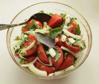Маринованные дольки помидор быстрого приготовления