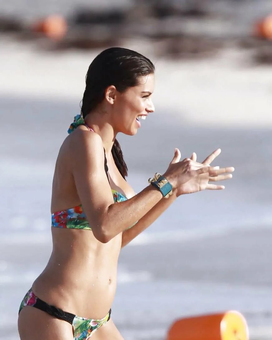 Adriana lima 2025. Adriana lima 2025