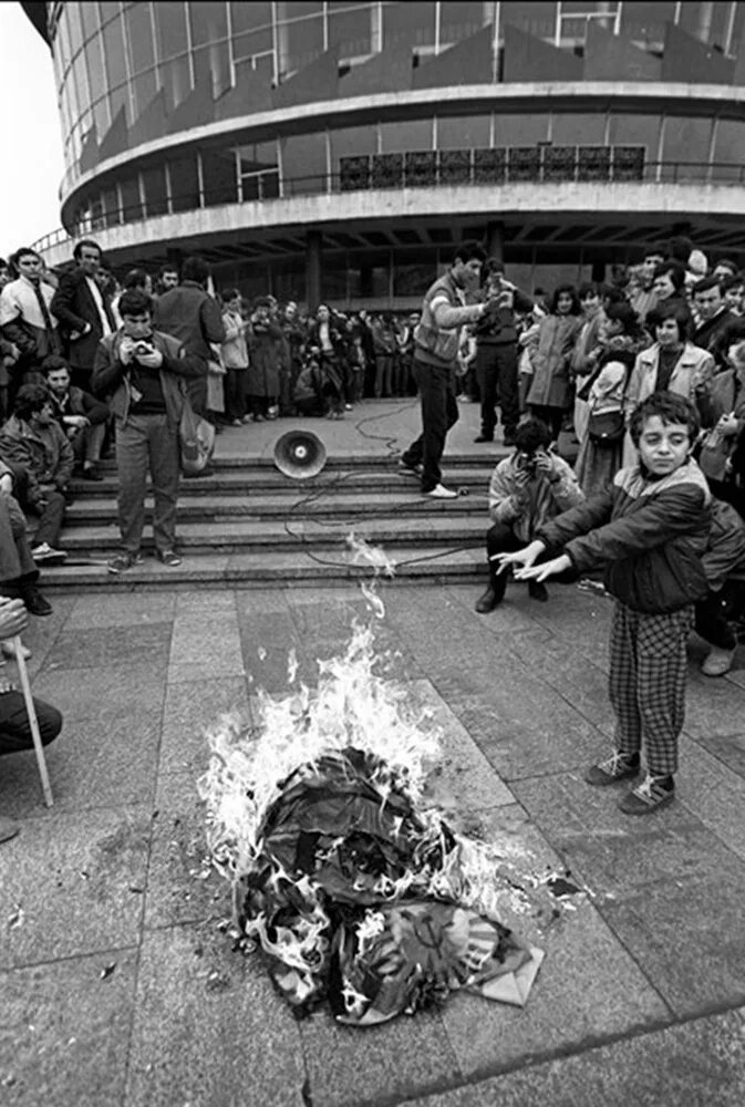 9 апреля тбилиси. Митинг в Тбилиси 1989. Тбилиси 1989 9 April.. Тбилиси 1989 разгон демонстрации. 9 Апреля 1989 Тбилиси.