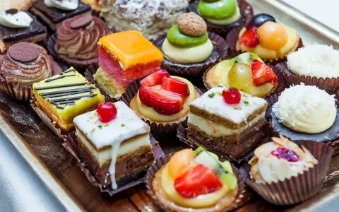 Подборка простых и вкусных десертов к Новому году: пирожные и торты, желе 