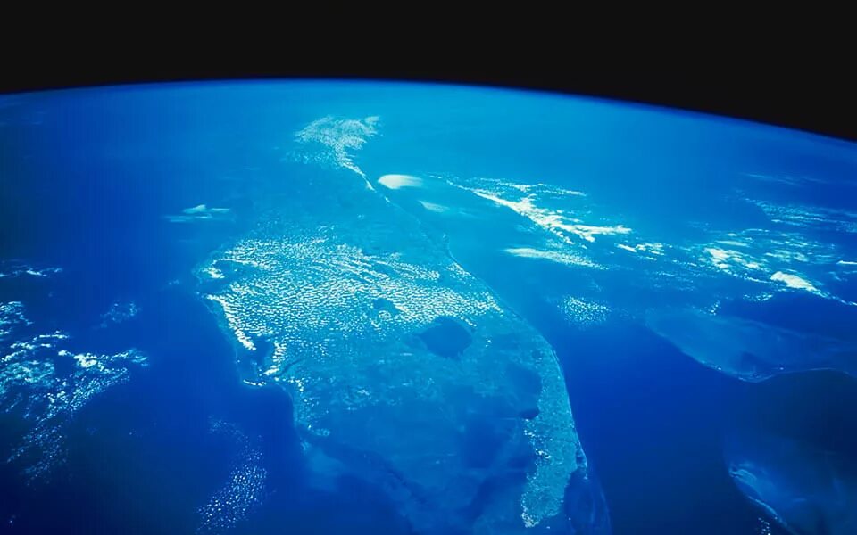Самое большое море на земле. Мировой океан из космоса. Тихий океан с космоса. Тихий океан вид из космоса. Океан вид из космоса.