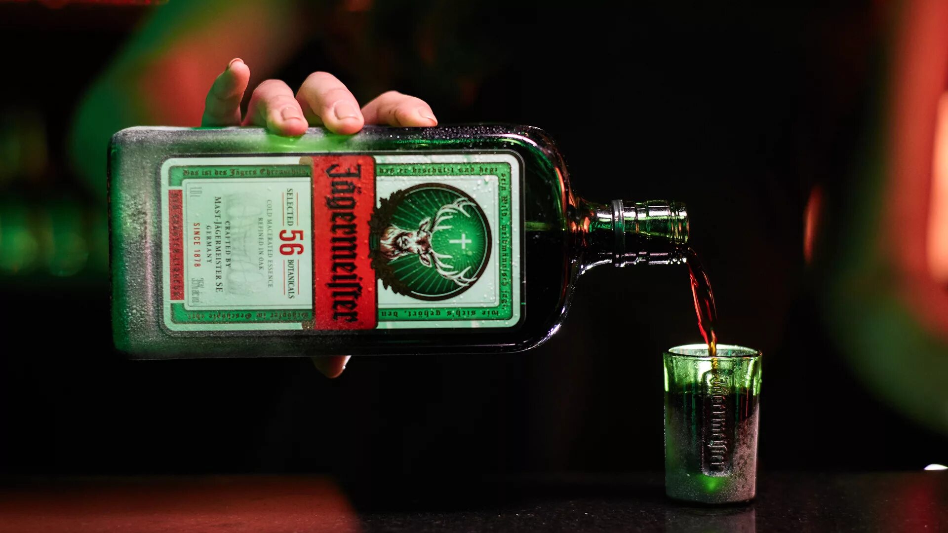 Зелёный ликер егермейстер. Ликер jagermeister , 0. 5. 5. Немецкий ликер егермейстер.