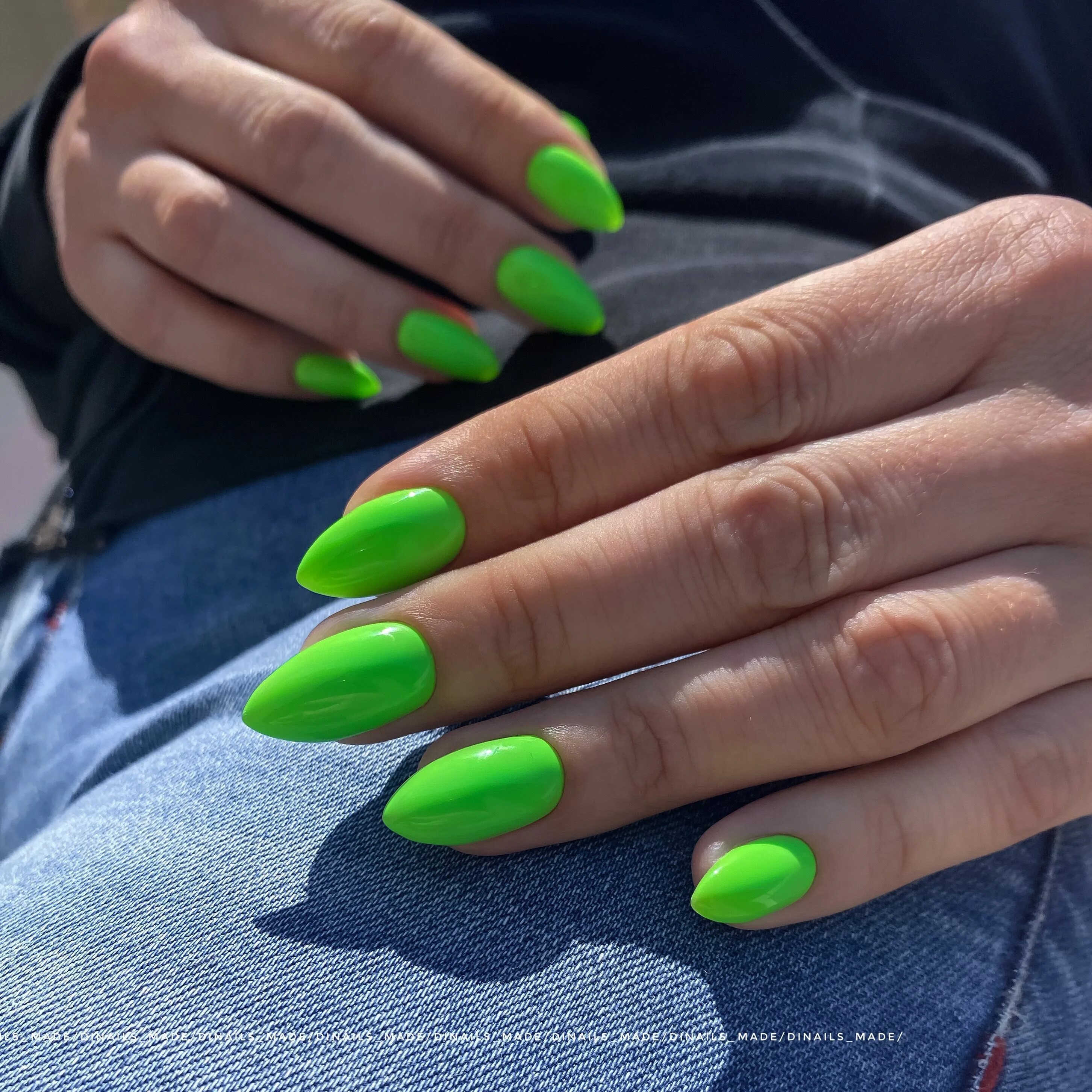 Кислотные ногти дизайн. Салатовый маникюр. Ярко-зеленый маникюр. Яркийсалатовыйминикюр. Яркие салатовые ногти.