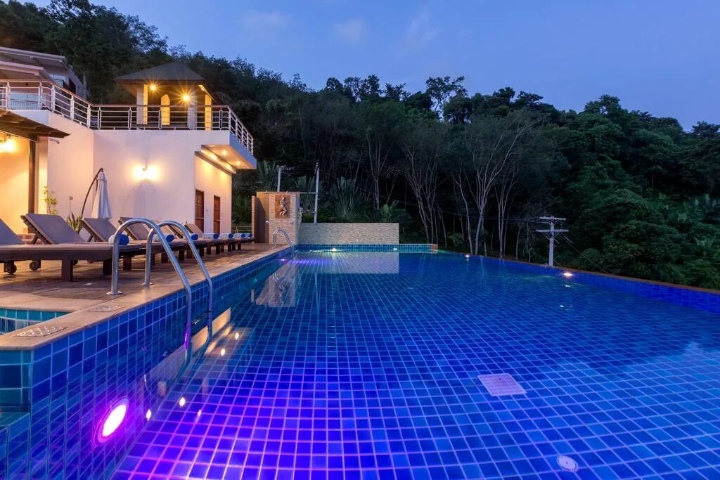 Нуи бич пхукет. The view rawada resort. The view rawada resort spa 4 раваи пхукет. View rawada resort 4*. The view rawada phuket.