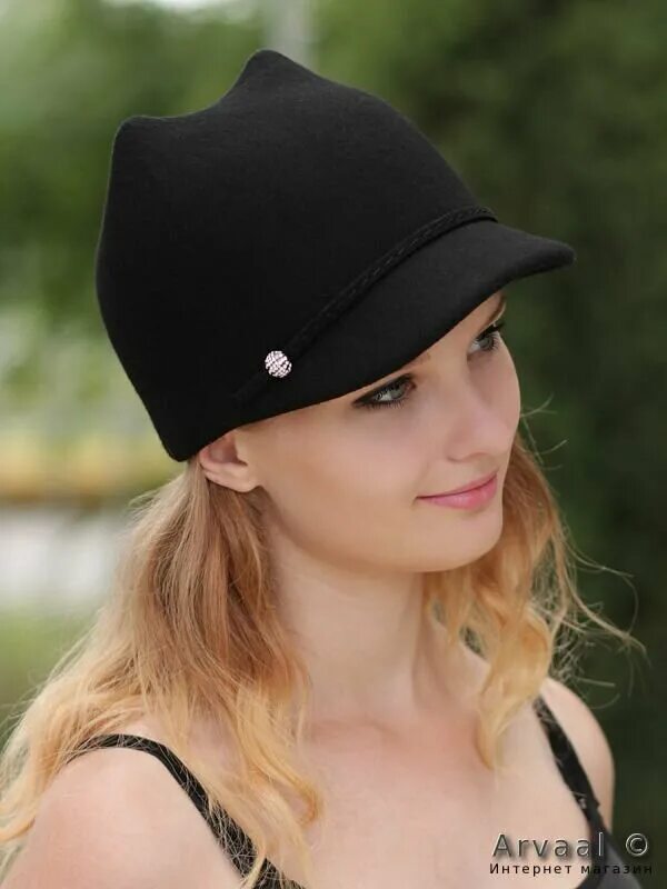 кепка женская. шапка микки маус женская. женская кепка из экокожи. шляпка с ушками. шляпа жокейка.