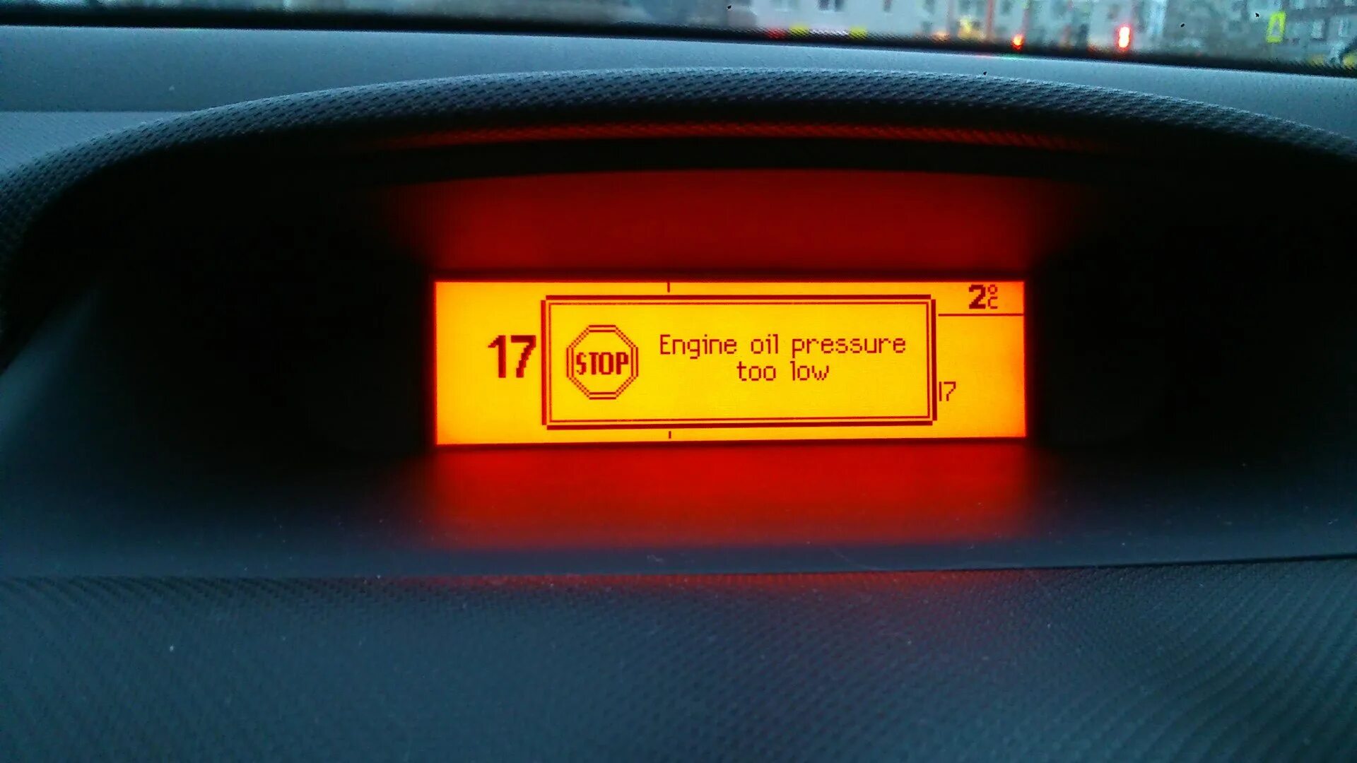 Ошибка engine oil. Oil level citroen c4. oil level check ситроен с4. top up oil level пежо 308.