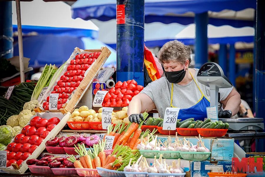 Оквэд торговля овощами и фруктами. Лоток на рынке. касса на рынке. лоток для торговли овощами на рынке. кассовый аппарат для торговли на рынке.