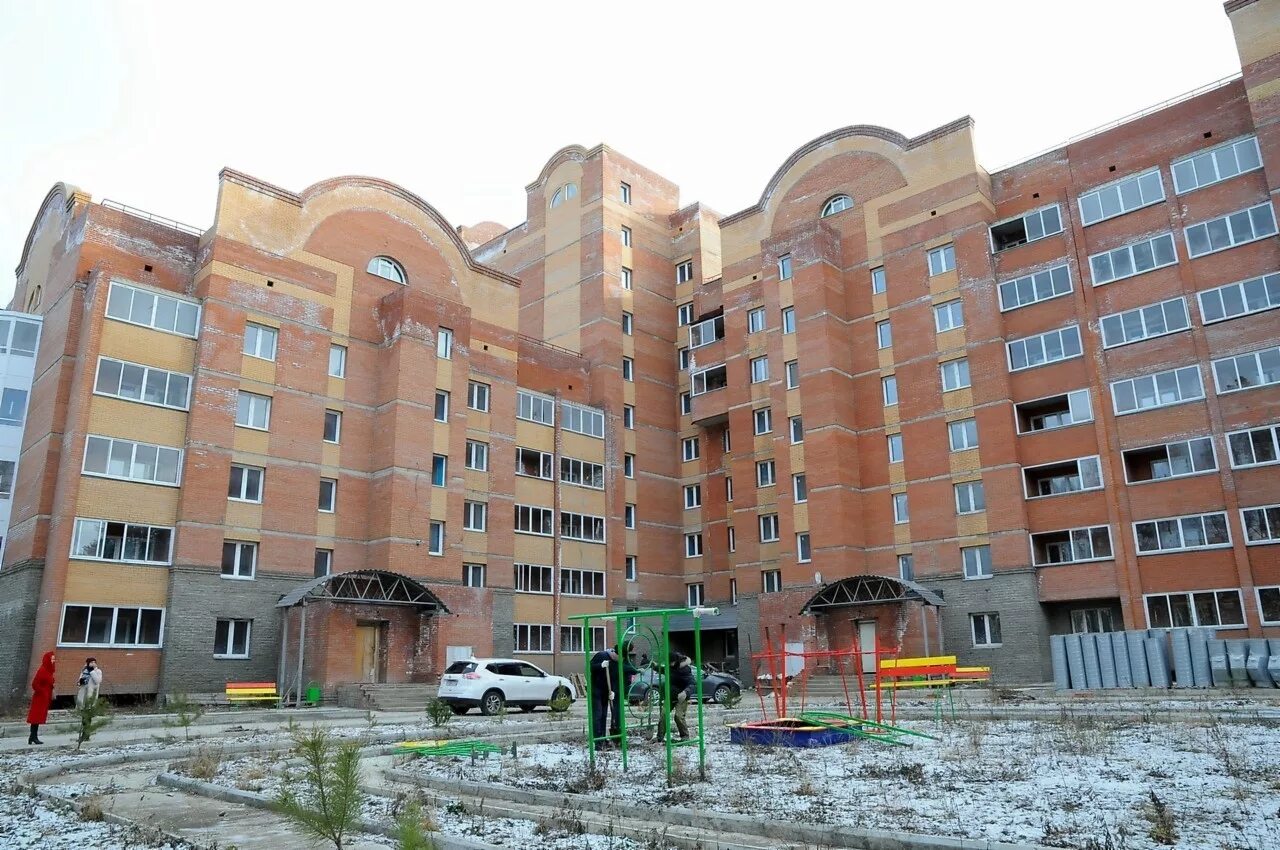 Красноярский рабочий 126 красноярск. Жилищный фонд красноярск. Жилищный фонд. Фондом строительство. Дома в красноярске много этажей.