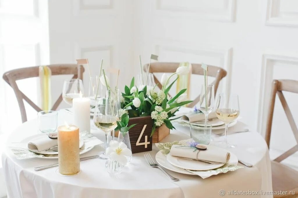 Столик для гостей. Свадебный стол для гостей. Декор стола. Украшение столов на свадьбу для гостей. Декор свадебного стола гостей.