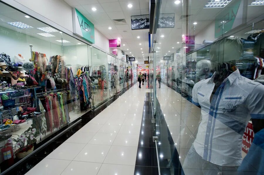 Тц на савеловской дисконт. Савёловский рынок одежда. Савёловский рынок одежда. Савеловский рынок одежда. Магазины одежды савеловский.