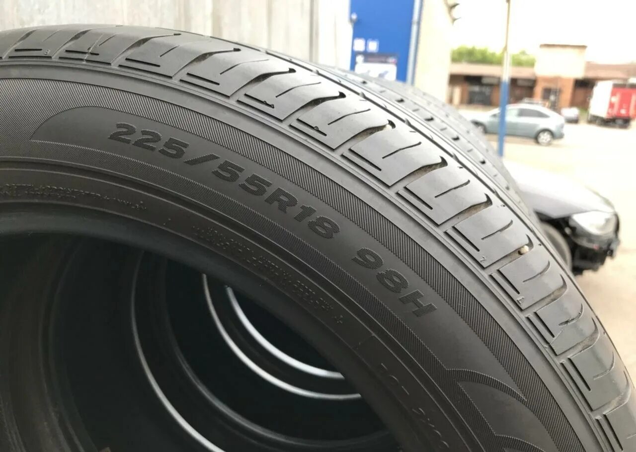 Купить шины 18 радиус. 225 55 18 Hankook. Hankook 225/55 r18. 235/55 R18 лето Ханкук. Шины Ханкук летние r18/55.