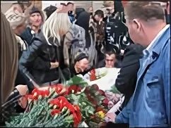 Могила ахмадулиной. Похороны полищук фото. Похороны полищук фото. Любовь полищук похороны. Похороны полищук фото.