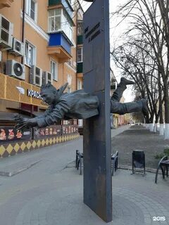 Памятник в курске