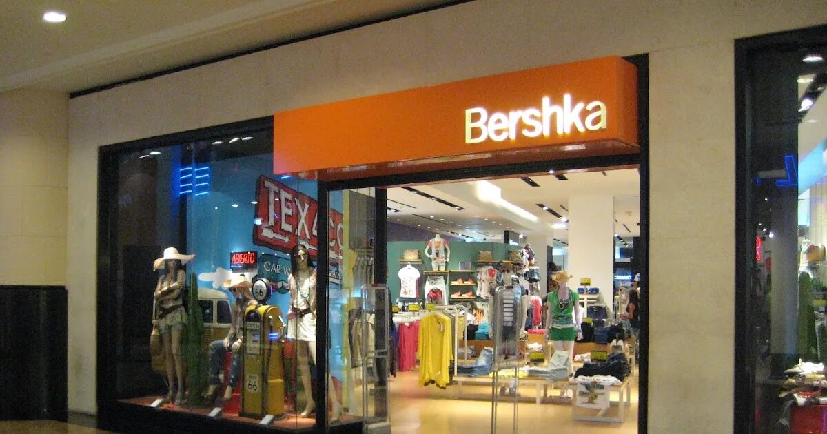 Дубай молл bershka. Bershka dubai mall. Бершка в дубае. Бершка в дубай молле. Бершка в дубае.