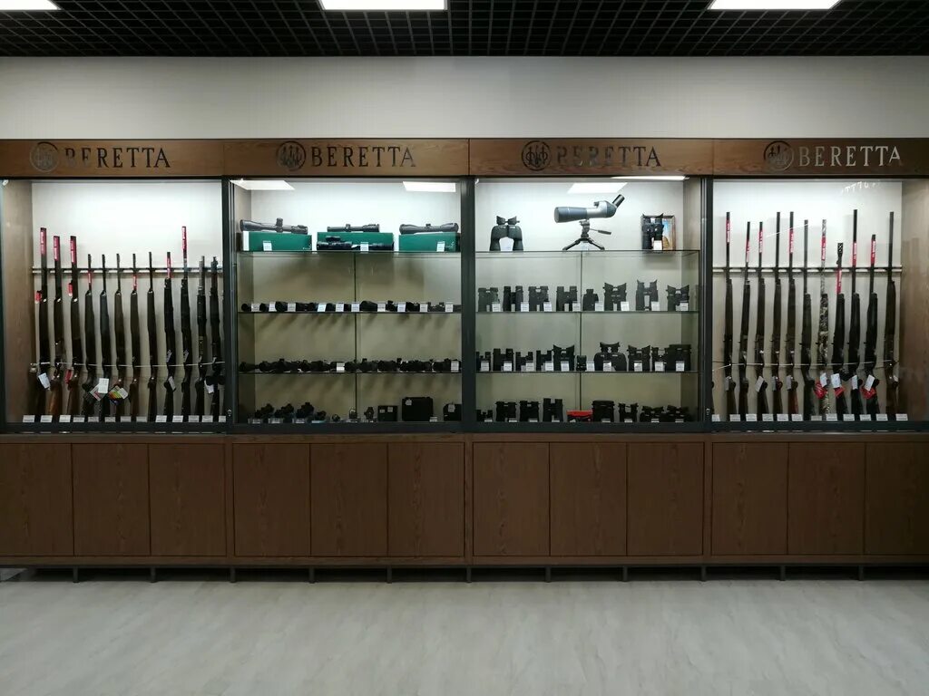 Магазин оружия. Оружейный магазин. Оружейный салон. Оружейный магазин в Москве.
